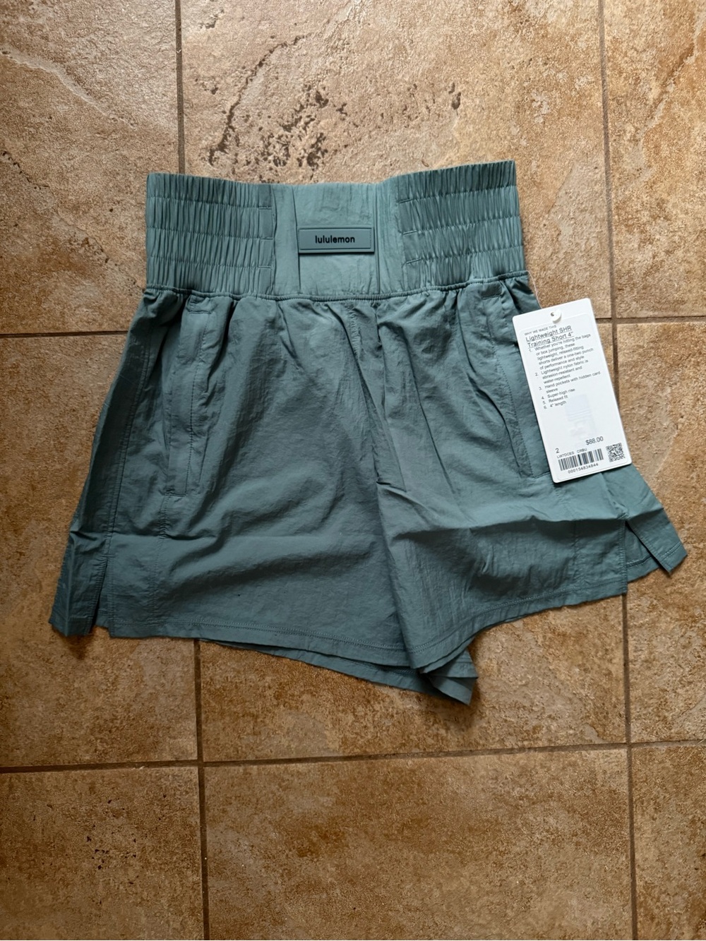 NWT Lululemon Lightweight SHR Training Short 4 in Women’s Size 2
